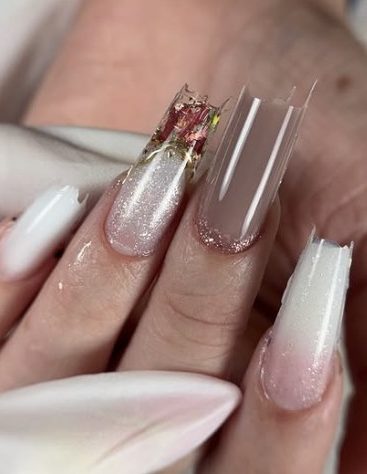 Unhas com arte encapsulada